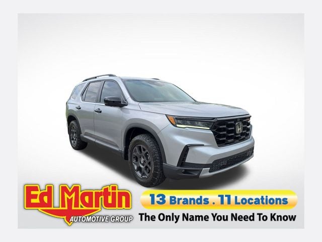 2025 Honda Pilot TrailSport AWD's photo