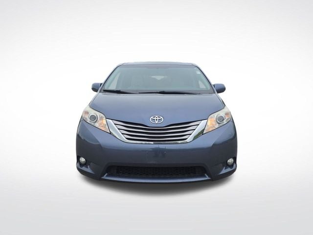 2017 Toyota Sienna XLE 8 Passenger