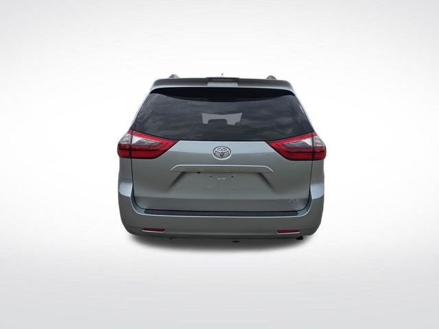 2020 Toyota Sienna XLE 8 Passenger