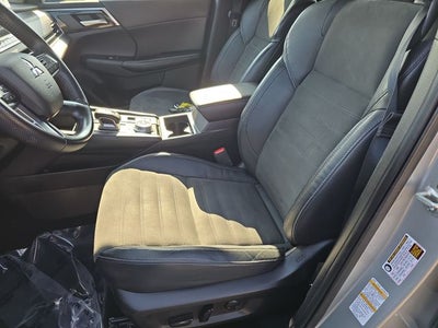 2022 Mitsubishi Outlander Base