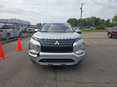 2022 Mitsubishi Outlander Base