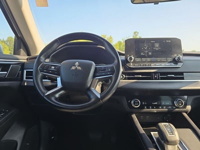 2022 Mitsubishi Outlander Base