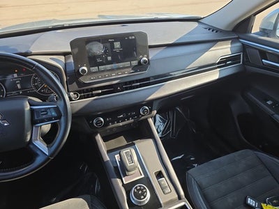2022 Mitsubishi Outlander Base