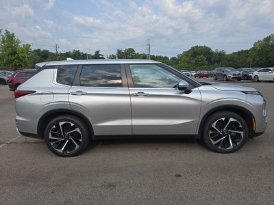 2022 Mitsubishi Outlander Base