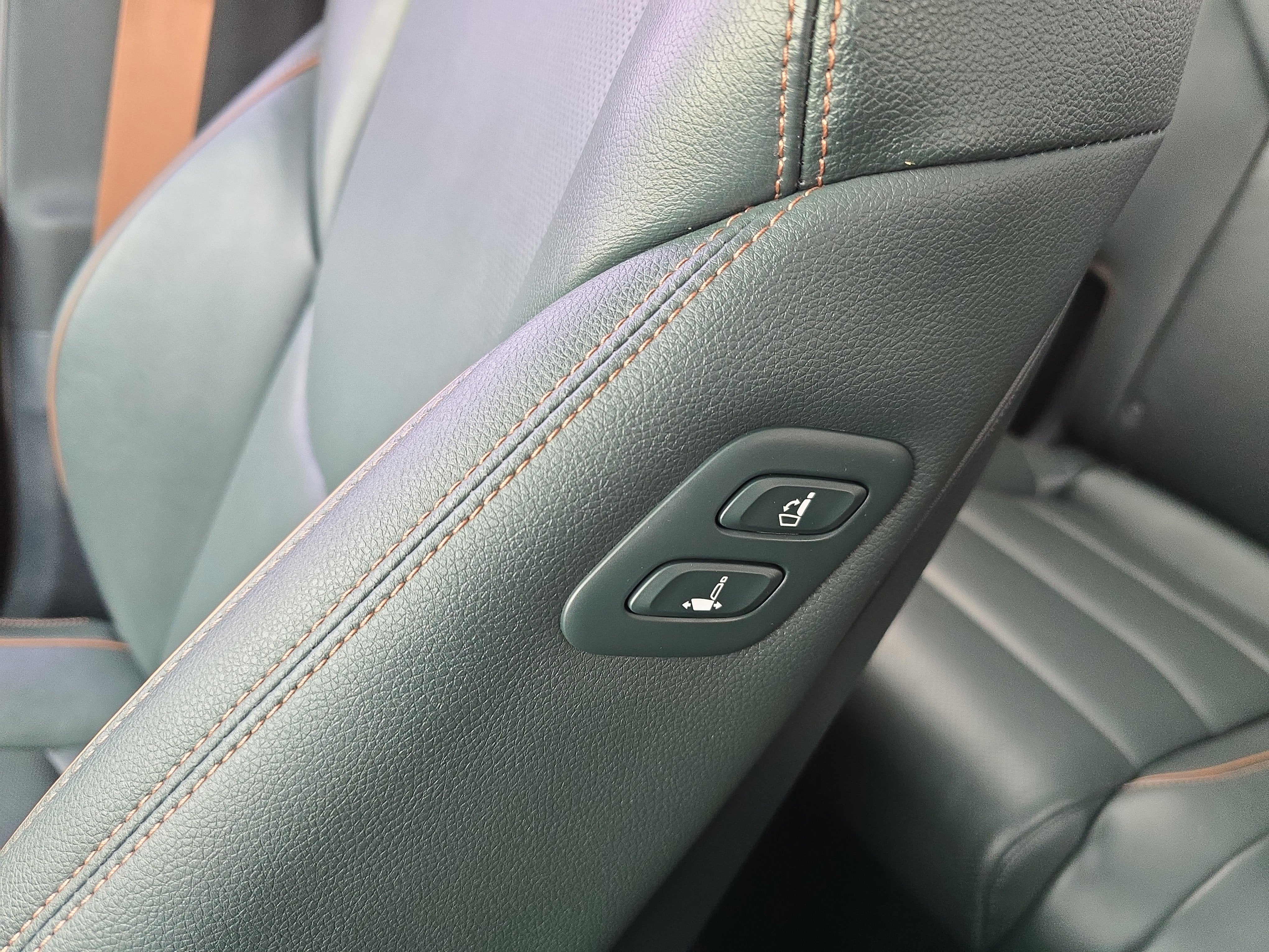 2022 Genesis GV70 2.5T